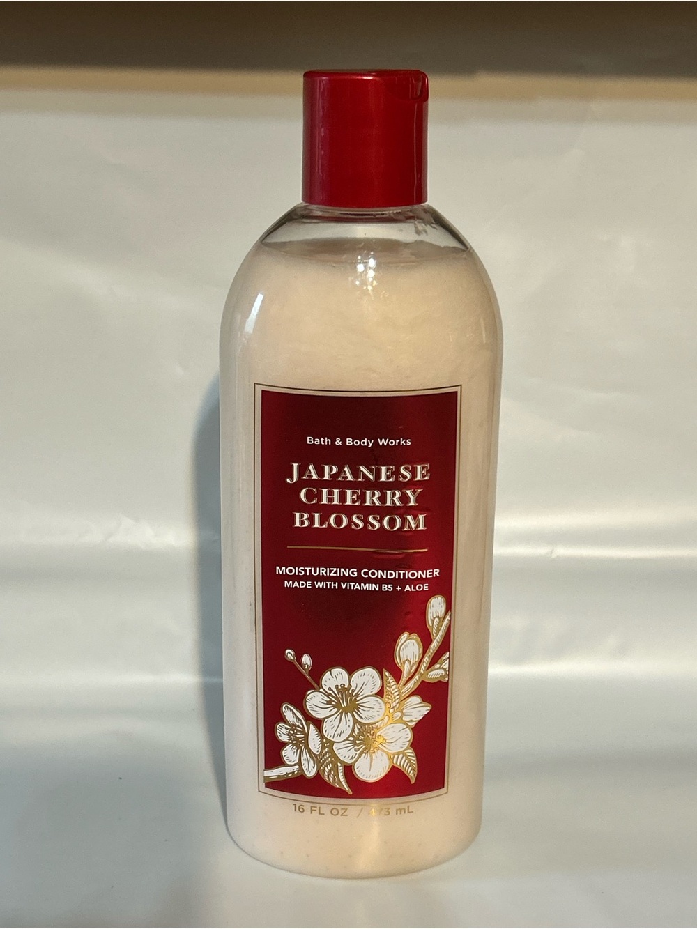 Bath & Body Works Japanese Cherry Blossom Moisturizing Conditioner - Red & Cream